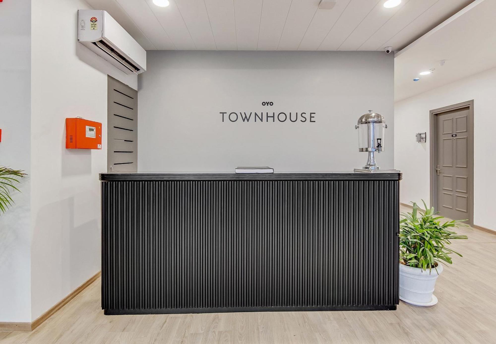Townhouse Sector 49 Near Logix City Centre Noida Luaran gambar