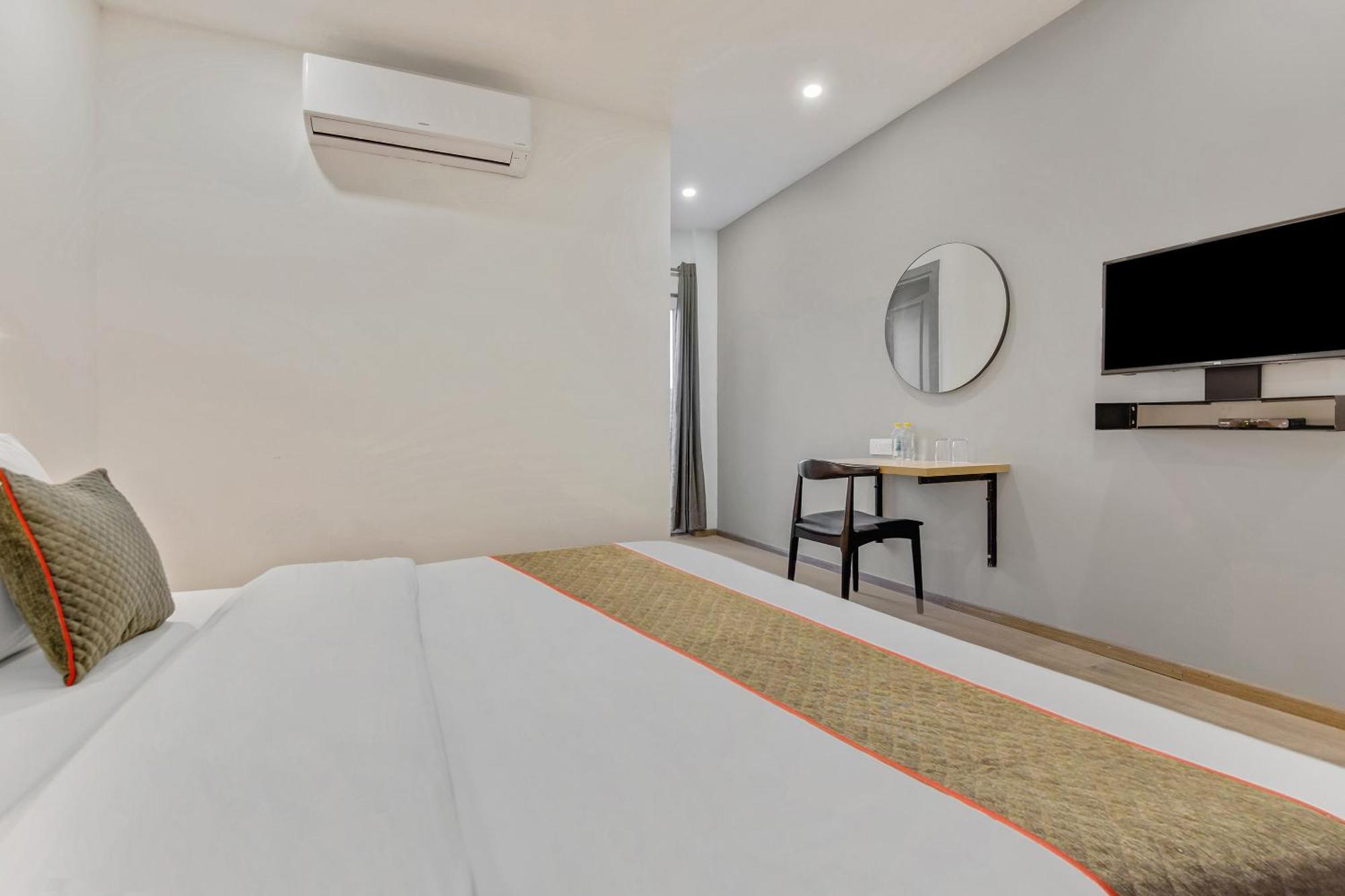 Townhouse Sector 49 Near Logix City Centre Noida Luaran gambar