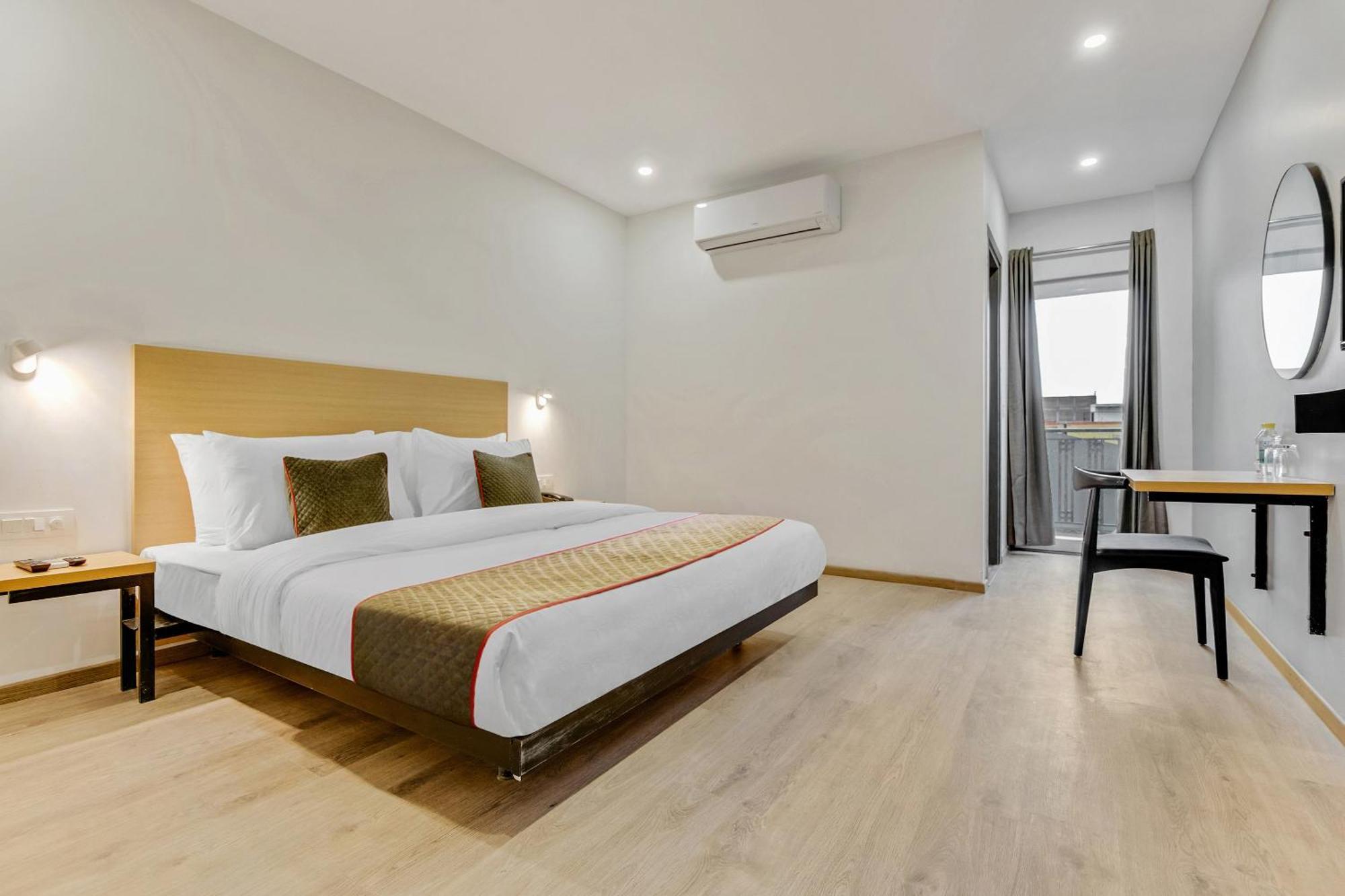 Townhouse Sector 49 Near Logix City Centre Noida Luaran gambar