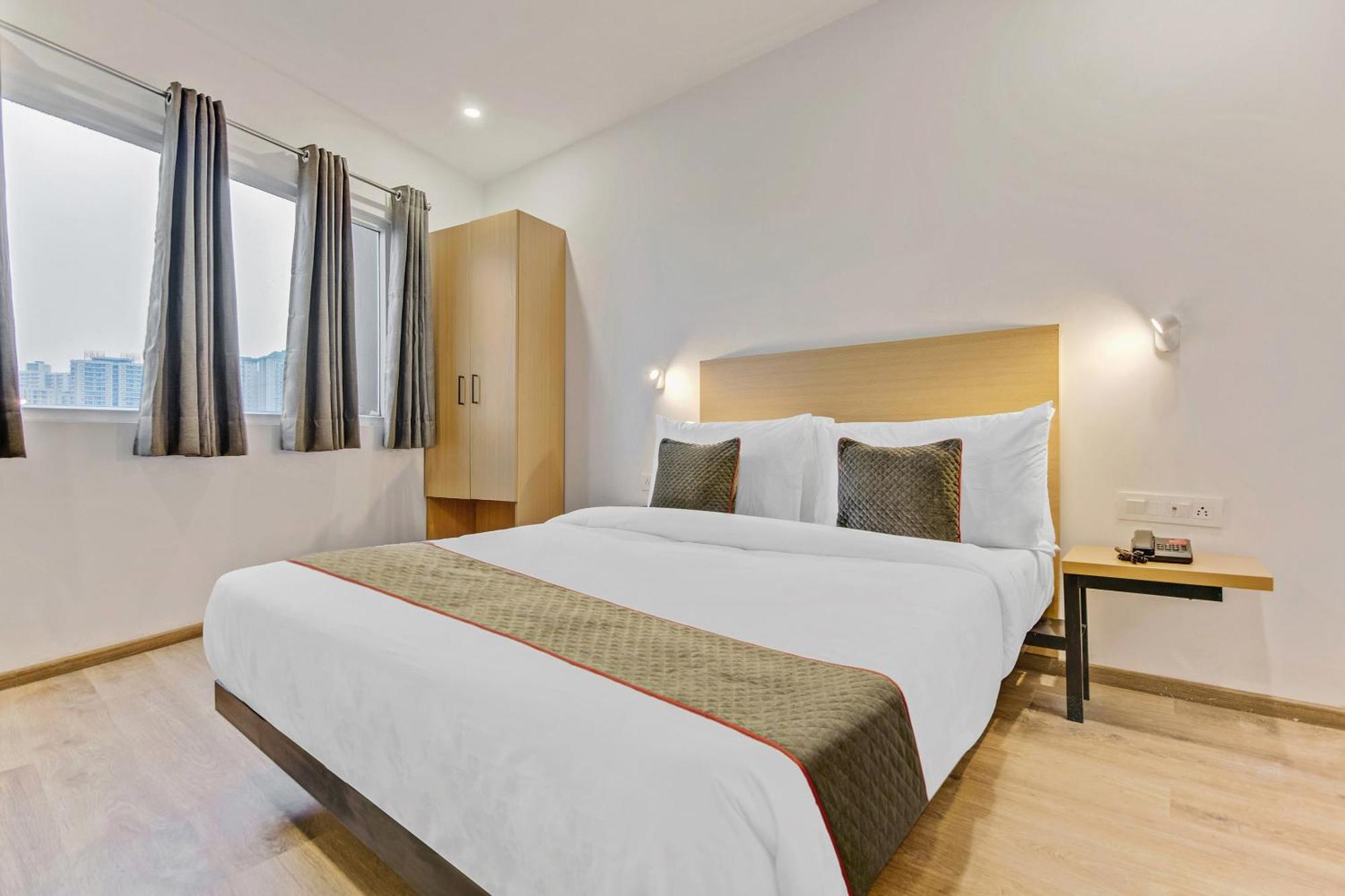 Townhouse Sector 49 Near Logix City Centre Noida Luaran gambar