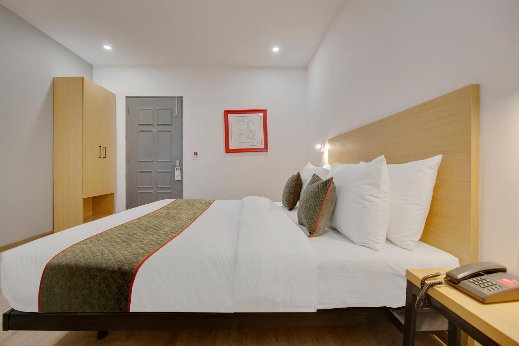 Townhouse Sector 49 Near Logix City Centre Noida Luaran gambar