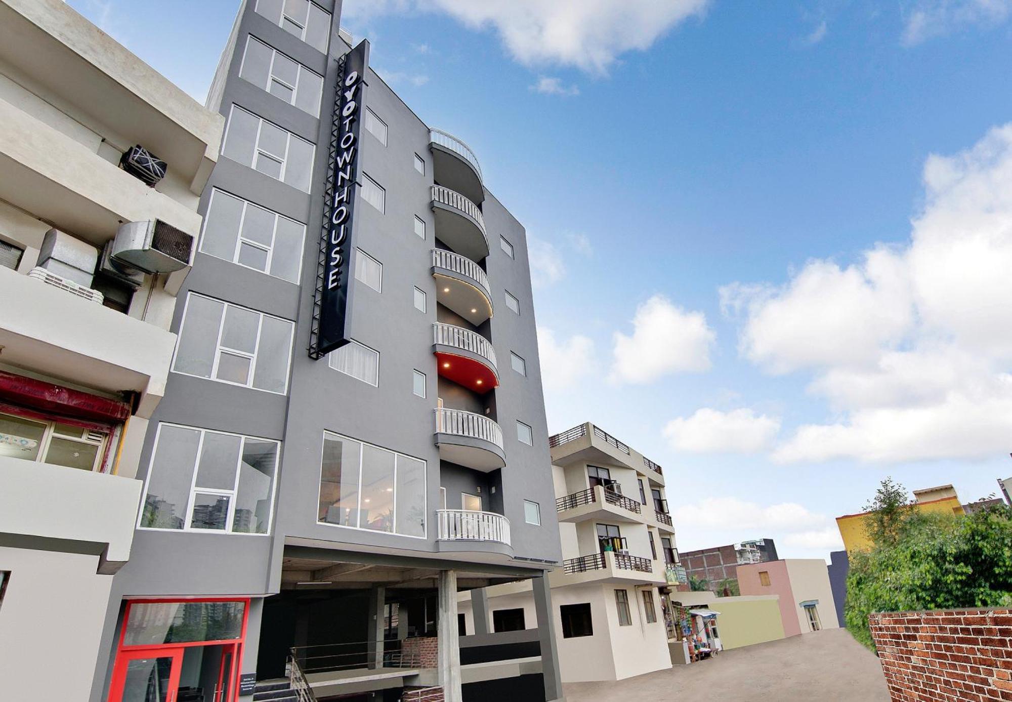 Townhouse Sector 49 Near Logix City Centre Noida Luaran gambar