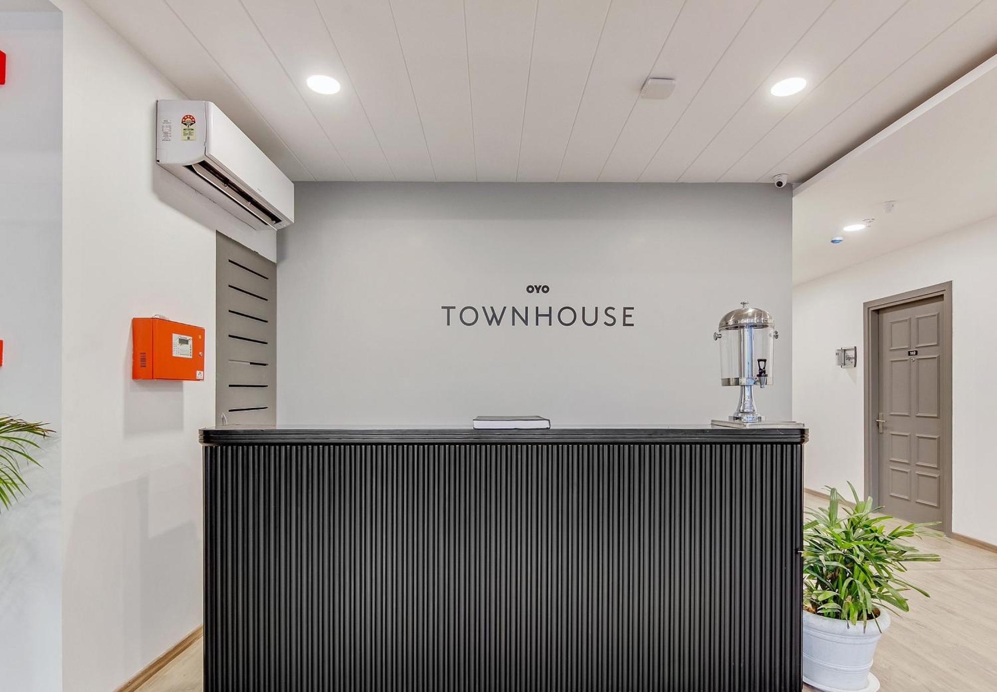 Townhouse Sector 49 Near Logix City Centre Noida Luaran gambar