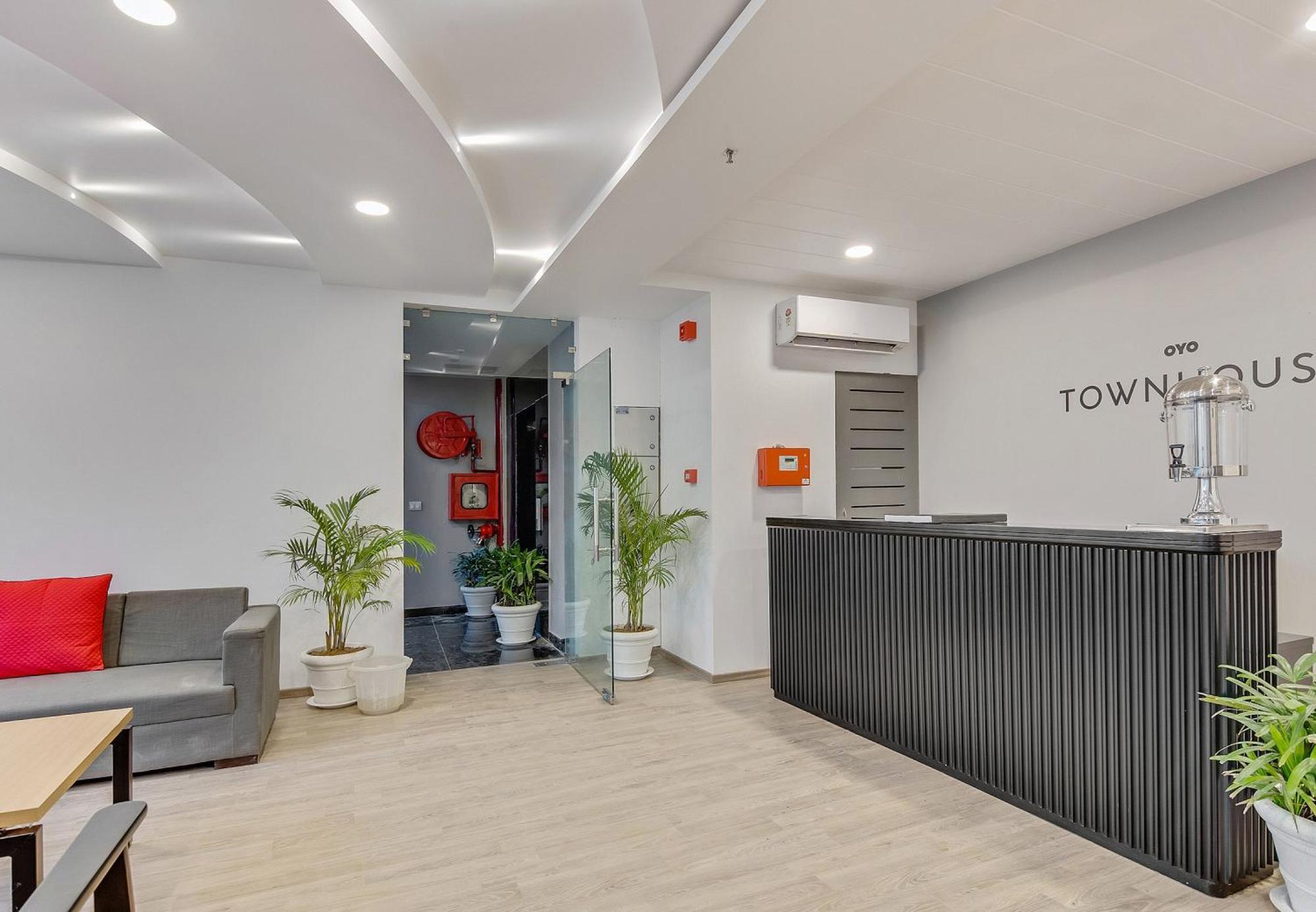 Townhouse Sector 49 Near Logix City Centre Noida Luaran gambar